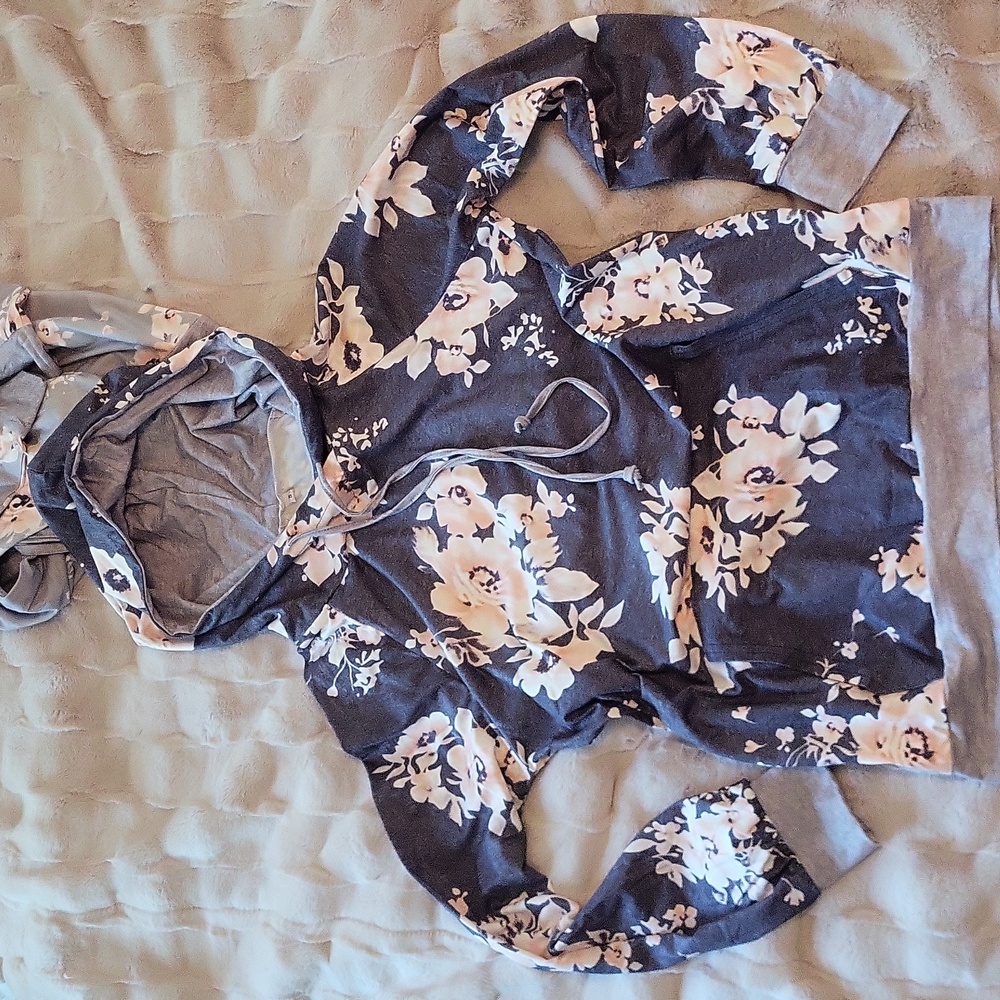 🌸Softest Florals Hoodies w/ Kangaroo Pocket - 2 Pc Bundle 🌸 Size Small - Picture 10 of 15